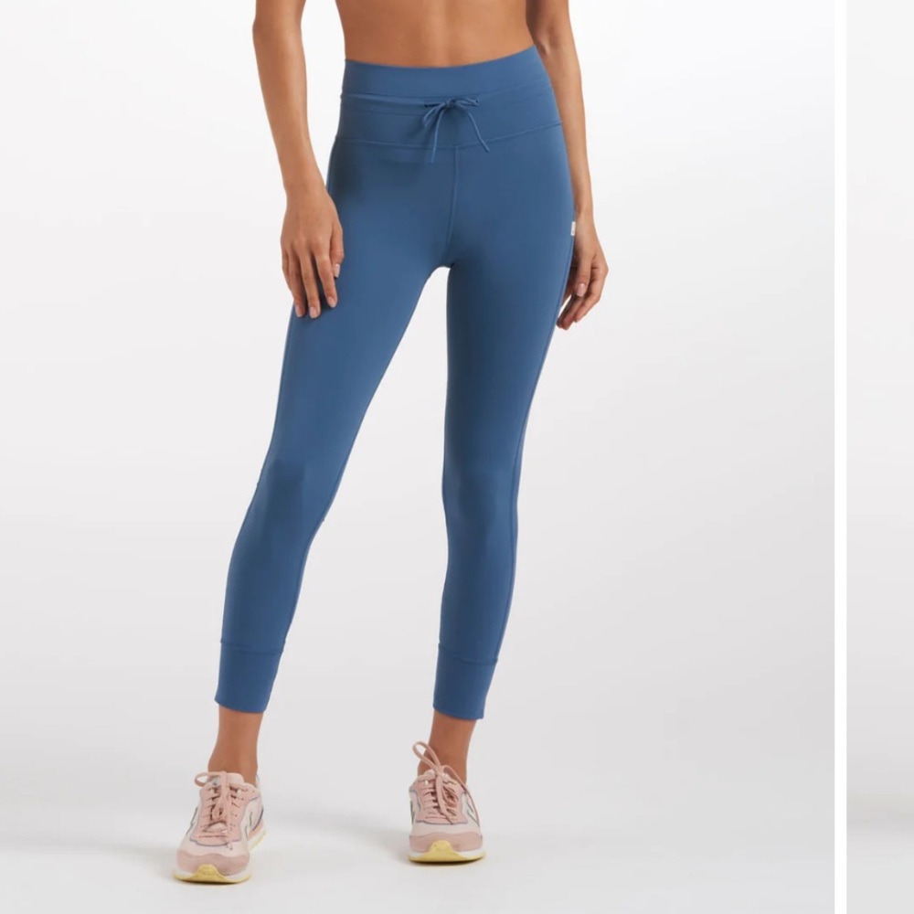 Vuori Daily Leggings in Pool Blue